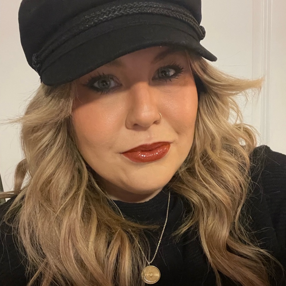 Meet your Posher, Alyssa